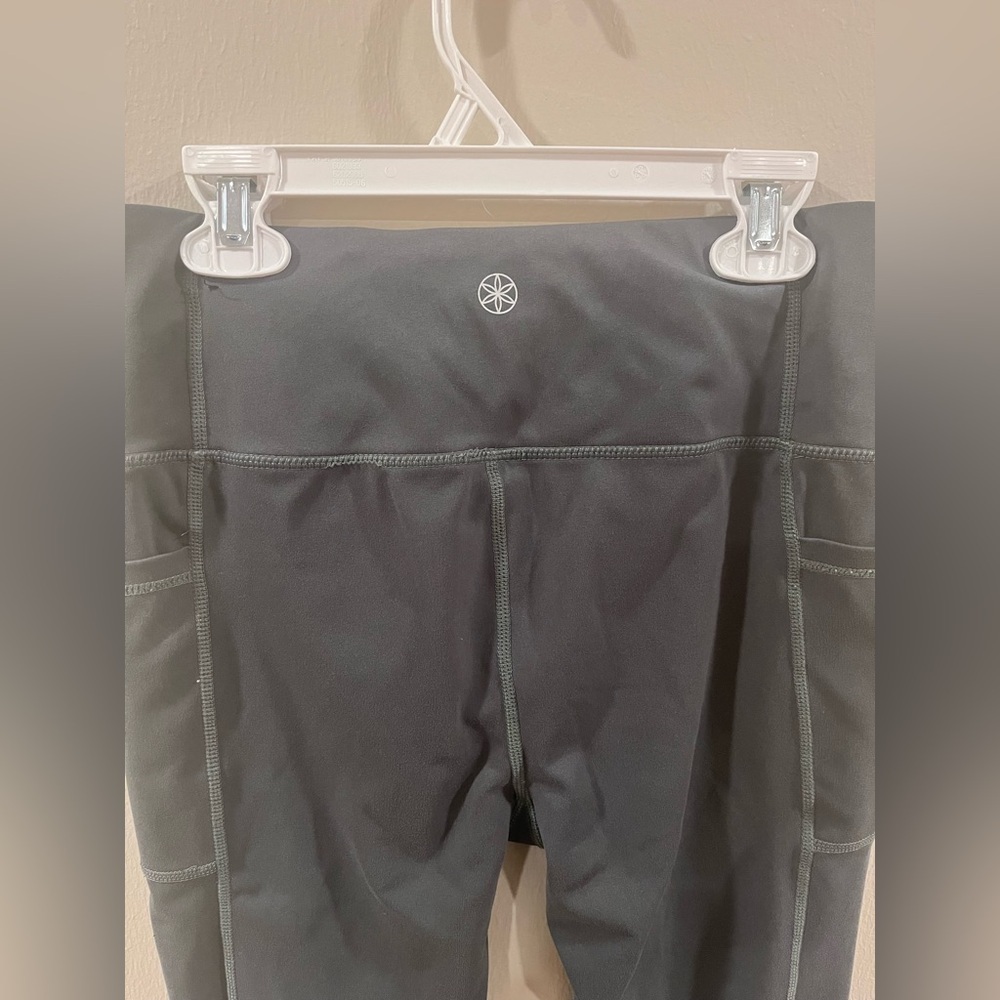 Gaiam Dark Green/Grey Leggings - Size Small - Picture 3 of 8